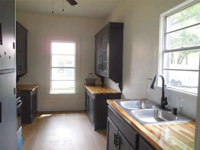 1202 W Main St, House other with 2 bedrooms, 1 bathrooms and null parking in Eastland TX | Image 14
