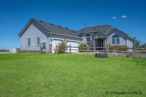 8543 Firethorn Ln, Cheyenne, WY, 82009-8493 | Card Image
