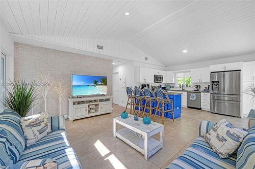 23-23 Susan St, Key Largo, FL, 33037-4824 | Card Image