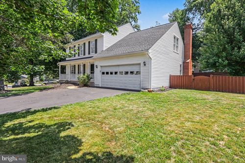 8019 Oak Bridge Ln, FAIRFAX STATION, VA, 22039-3409 | Card Image