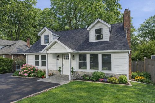 18 Maple Pl, Huntington, NY, 11743-4203 | Card Image