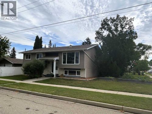 {{alt}} | Card Image