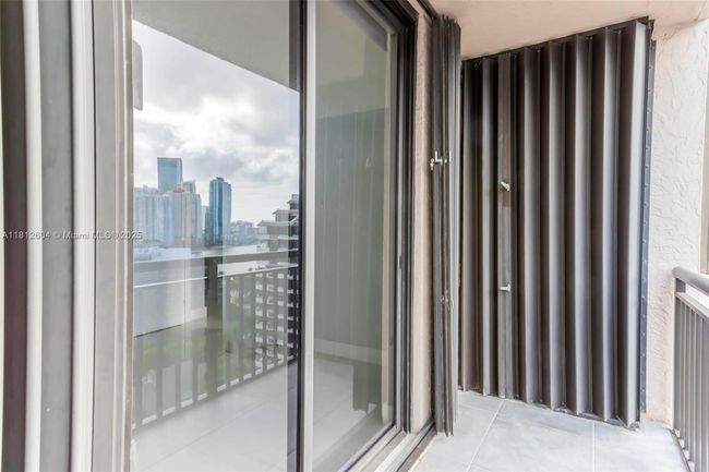 APT-1809 - 540 Brickell Key Dr, Condo with 1 bedrooms, 2 bathrooms and null parking in Miami FL | Image 20