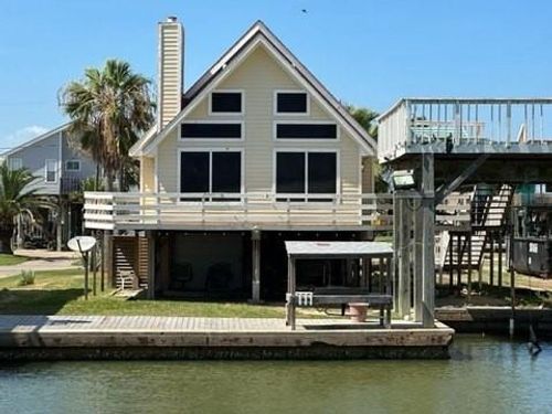 231 Schooner Dr, Freeport, TX, 77541-9497 | Card Image