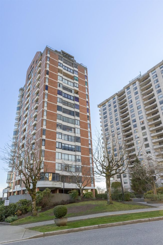 1801 - 1972 Bellevue Avenue, Condo with 3 bedrooms, 3 bathrooms and 7 parking in West Vancouver BC | Image 33
