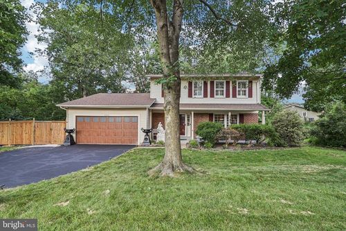8933 Rolling Rd, MANASSAS, VA, 20110-4240 | Card Image