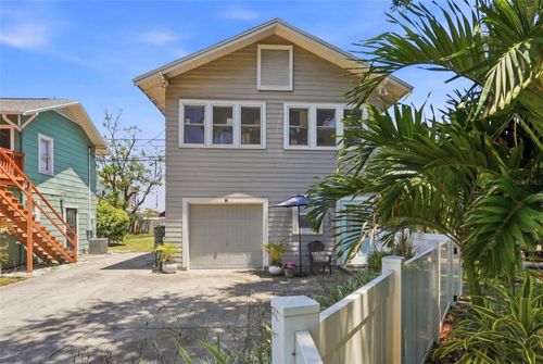855 28th Ave N, St Petersburg, FL, 33704-2014 | Card Image