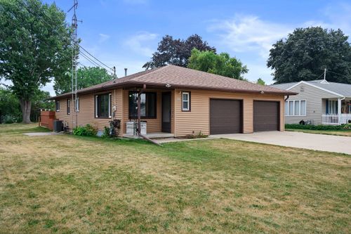1607 Neenah St, Watertown, WI, 53094-6902 | Card Image