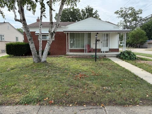 6157 Deering St, Garden City, MI, 48135-2508 | Card Image