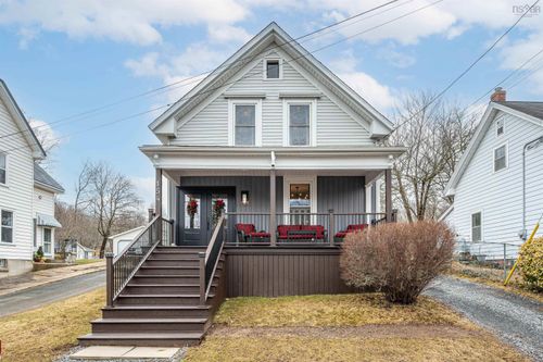 154 Chestnut St, Windsor, NS, B0N2T0 | Card Image