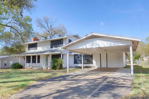 909 Eilers St, Schulenburg, TX, 78956-1317 | Card Image
