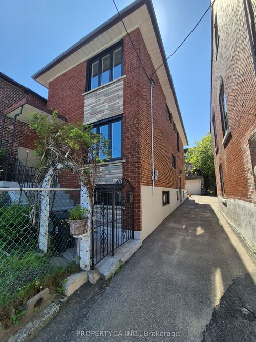 2098 Dufferin St, York, ON, M6E3R7 | Card Image