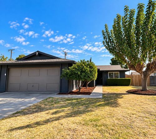 1565 Lark St, Hanford, CA, 93230-5821 | Card Image