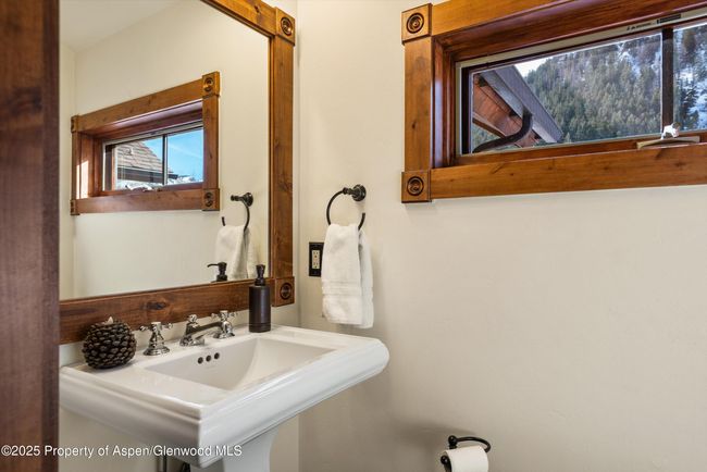 B202 - 503 W Main St, Condo with 3 bedrooms, 3 bathrooms and 1 parking in Aspen CO | Image 10