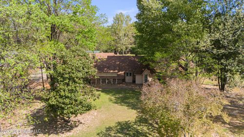 661 Dogwood Dr, Yazoo City, MS, 39194-9064 | Card Image