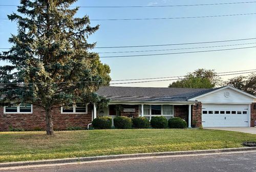 1004 Mission Dr, Boonville, MO, 65233-1827 | Card Image