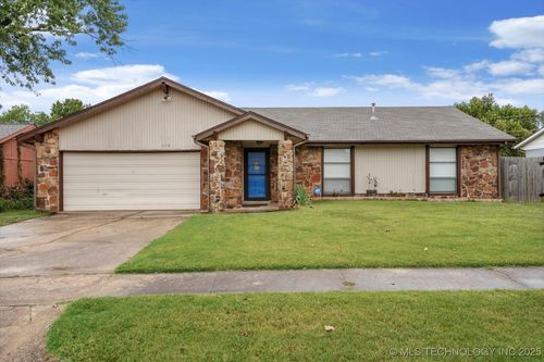 409 Trinidad Dr, Sand Springs, OK, 74063-2053 | Card Image