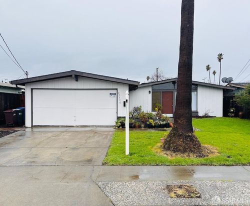 27736 Gainesville Ave, Hayward, CA, 94545-4647 | Card Image