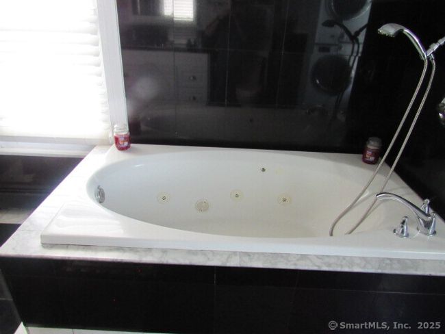 76 Porter St, House other with 2 bedrooms, 2 bathrooms and 3 parking in Bridgeport CT | Image 38