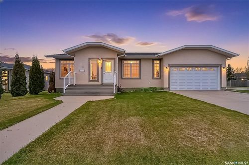 16 Flax Rd, Moose Jaw, SK, S6J1G3 | Card Image