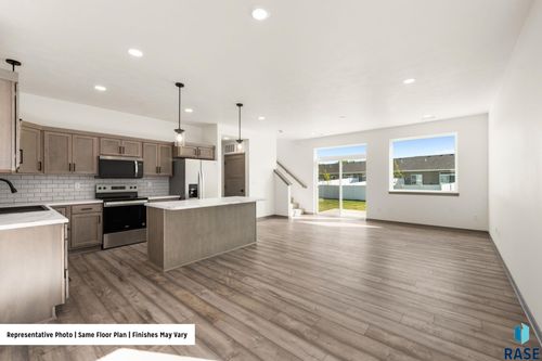 4617 E Whisper Ridge Pl, Sioux Falls, SD, 57108-3170 | Card Image