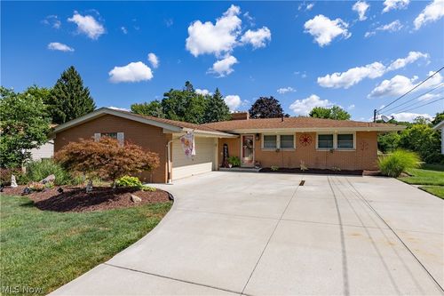7681 Alan Pkwy, Middleburg Heights, OH, 44130-6404 | Card Image