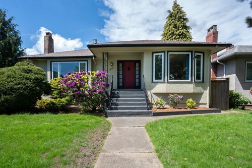 1219 London Street, New Westminster, BC, V3M3C2 | Card Image
