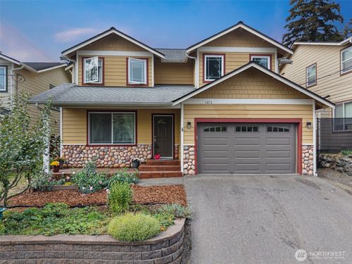 1673 Bayview Dr W, Bremerton, WA, 98312-4708 | Card Image