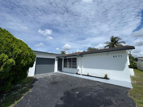 8971 Nw 8th St, Pembroke Pines, FL, 33024-6409 | Card Image