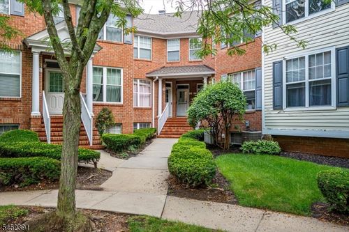 13 Franklin School Way, Metuchen, NJ, 08840-1863 | Card Image