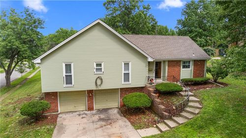 10401 Askew Ave, Kansas City, MO, 64137-1516 | Card Image