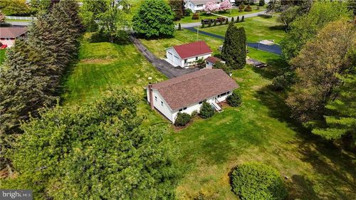 990 E James St, Lehighton, PA, 18235-5228 | Card Image