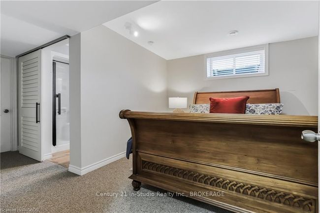 160 Hawthorn Cres, Condo with 3 bedrooms, 4 bathrooms and 2 parking in Kemble ON | Image 35