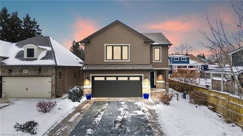 379 Michael Dr, Welland, ON, L3C0A5 | Card Image