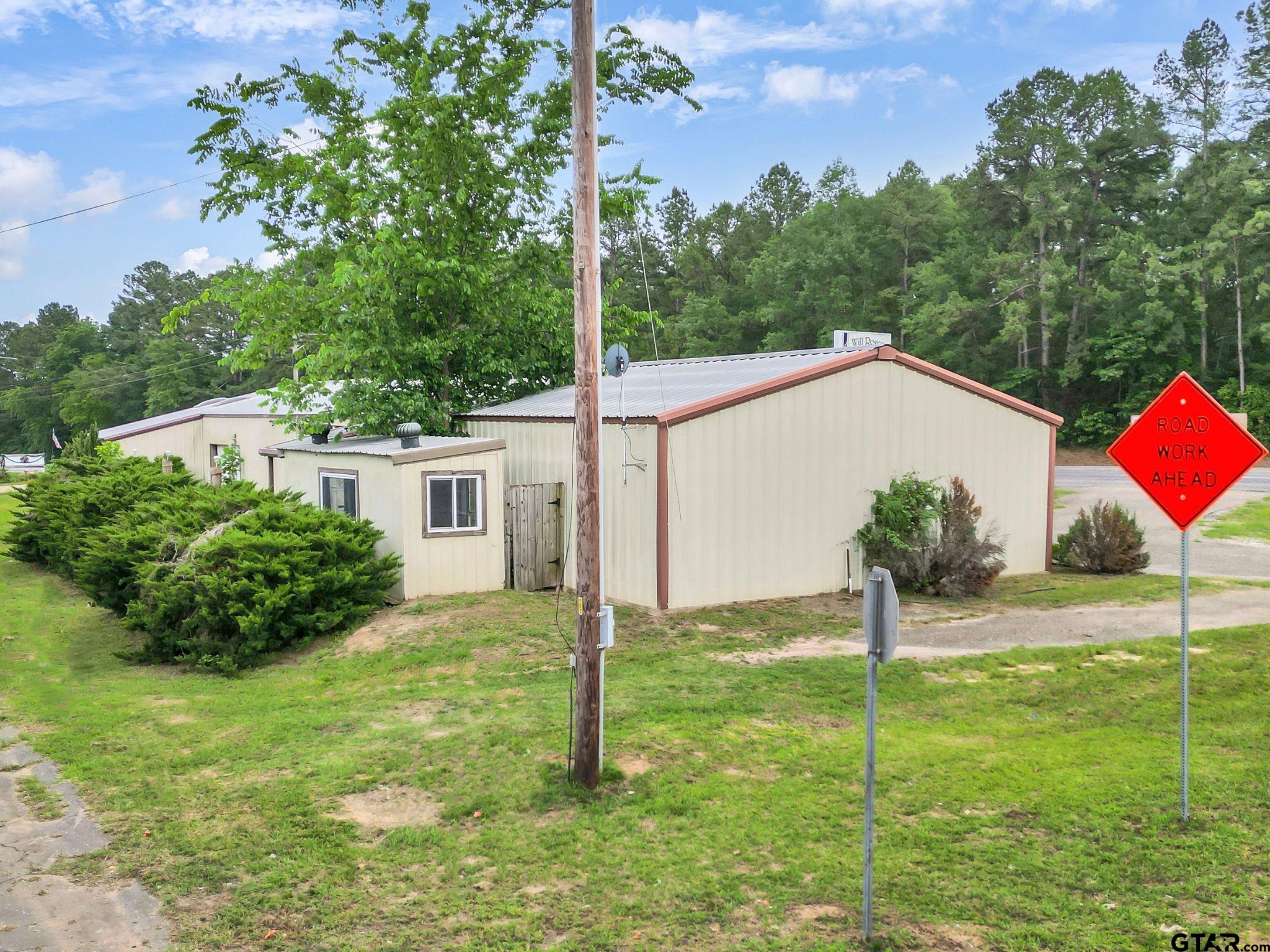 Commercial Sale in Hawkins 3