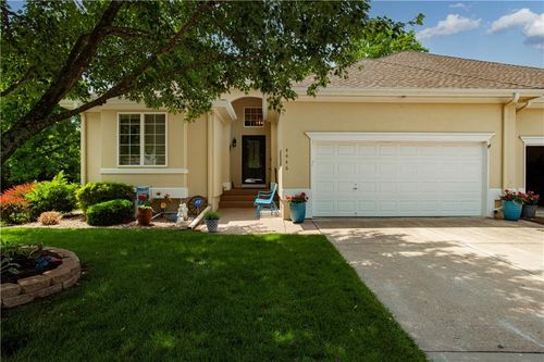 4446 S Davidson Dr, Independence, MO, 64055-6784 | Card Image