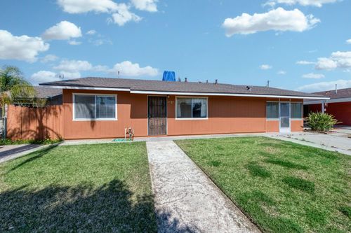 5927 E Garland Ave, Fresno, CA, 93727-7930 | Card Image