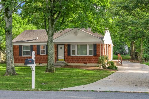 907 Westchester Dr, Madison, TN, 37115-3443 | Card Image