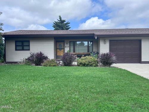 617 3rd St Ne, Kenmare, ND, 58746-7305 | Card Image