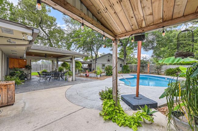 View of the courtyard and pool | Image 49