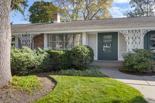 609 Carriage Hill Dr, Glenview, IL, 60025-4331 | Card Image