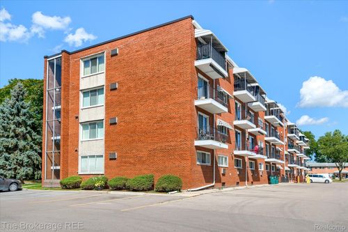 apt-301-2915 W 13 Mile Rd, Royal Oak, MI, 48073-2944 | Card Image