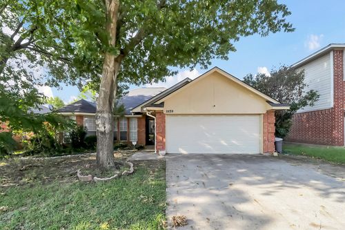 2839 Linden Ln, Grand Prairie, TX, 75052-4221 | Card Image