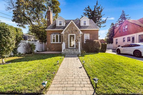 800 Wesley St, North Baldwin, NY, 11510-1430 | Card Image