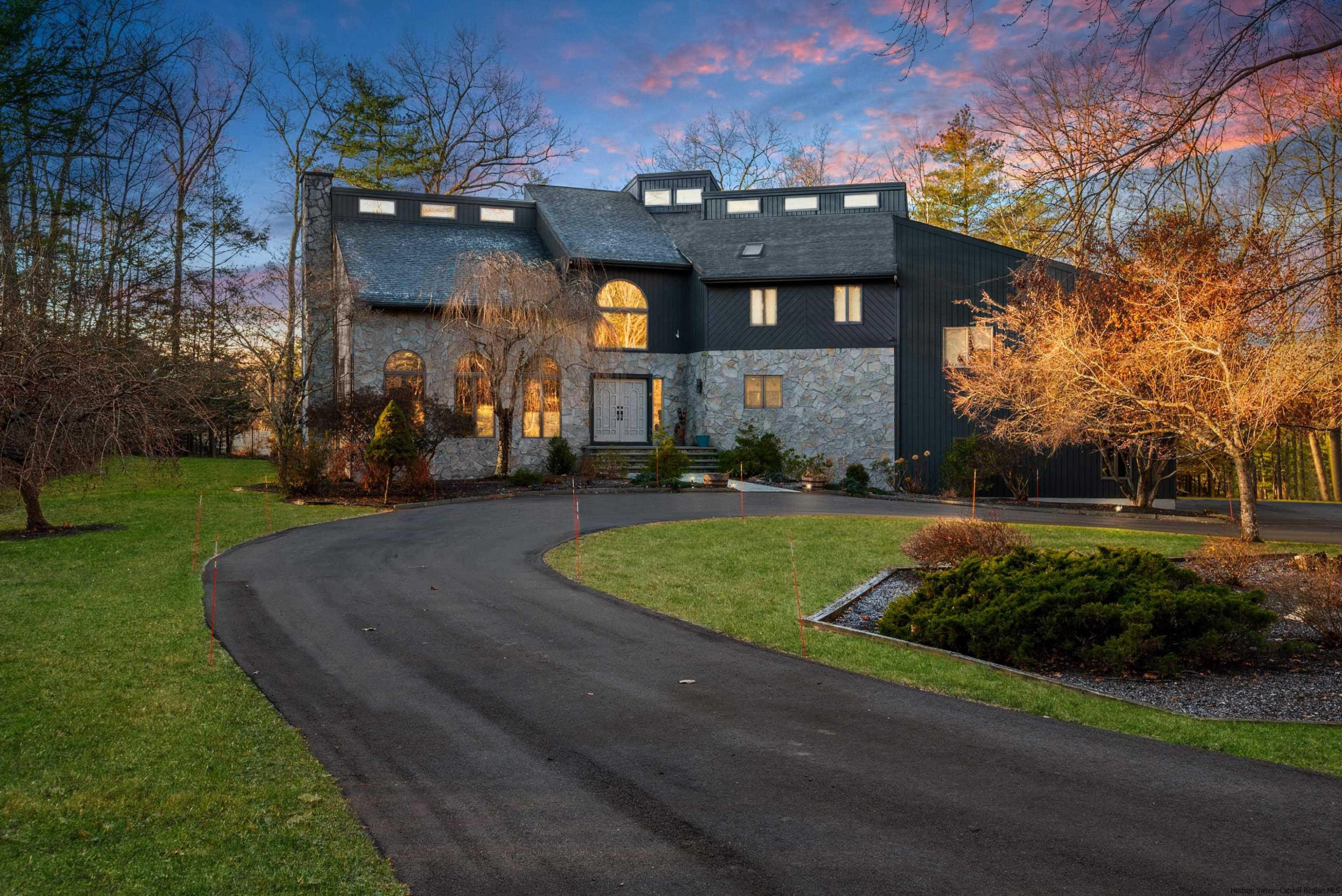 Tall Oaks Dr, Kingston, NY 12401