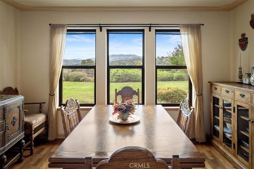 2955 San Fernando Rd, Atascadero, CA, 93422-7724 | Card Image