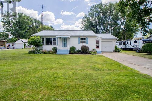 243 Elm St E, Bothwell, ON, N0P1C0 | Card Image