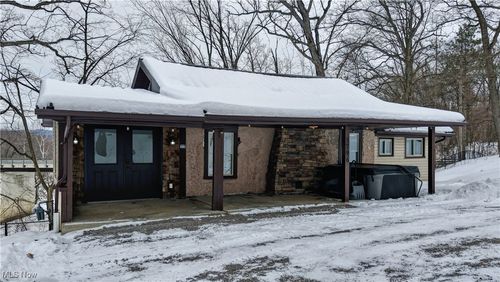 5796 State Route 250 Nw, Beach City, OH, 44608-9453 | Card Image