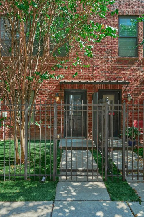 e-2422 Navigation Blvd, Houston, TX, 77003-1570 | Card Image