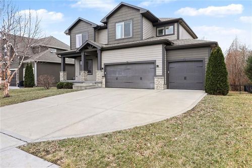 4212 Sw Stoney Brook Dr, Lee's Summit, MO, 64082-4820 | Card Image